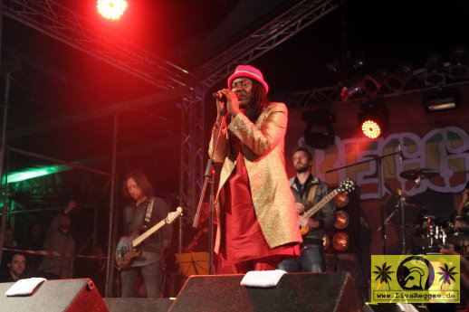 Alpha Blondy (CI) with The Solar System Band 21. Reggae Jam Festival - Bersenbrueck 26. Juli 2015 (7).JPG